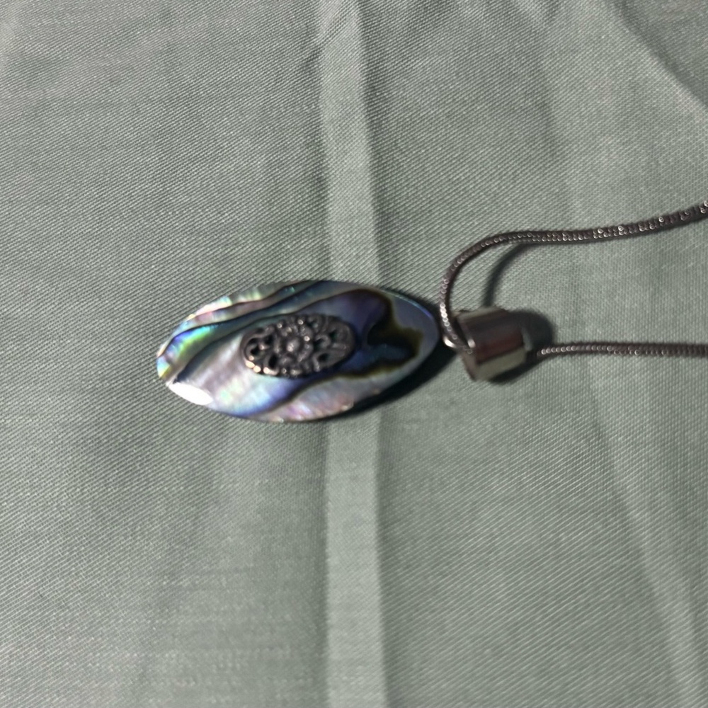 Abalone Shell Pendant. - Picture 4 of 8
